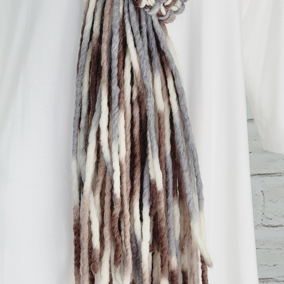 Beautiful Handcrafted Natural Multi Color Scarf - Picture 3 of 7